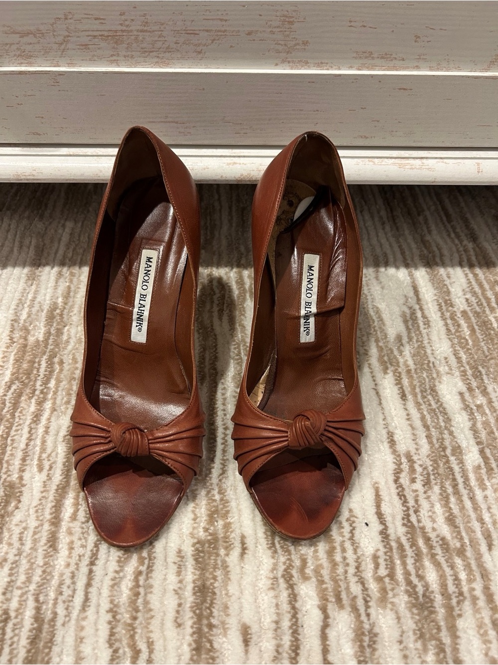 Vintage Manolo Blahnik Brown Leather Peep-Toe Pumps – Size 38